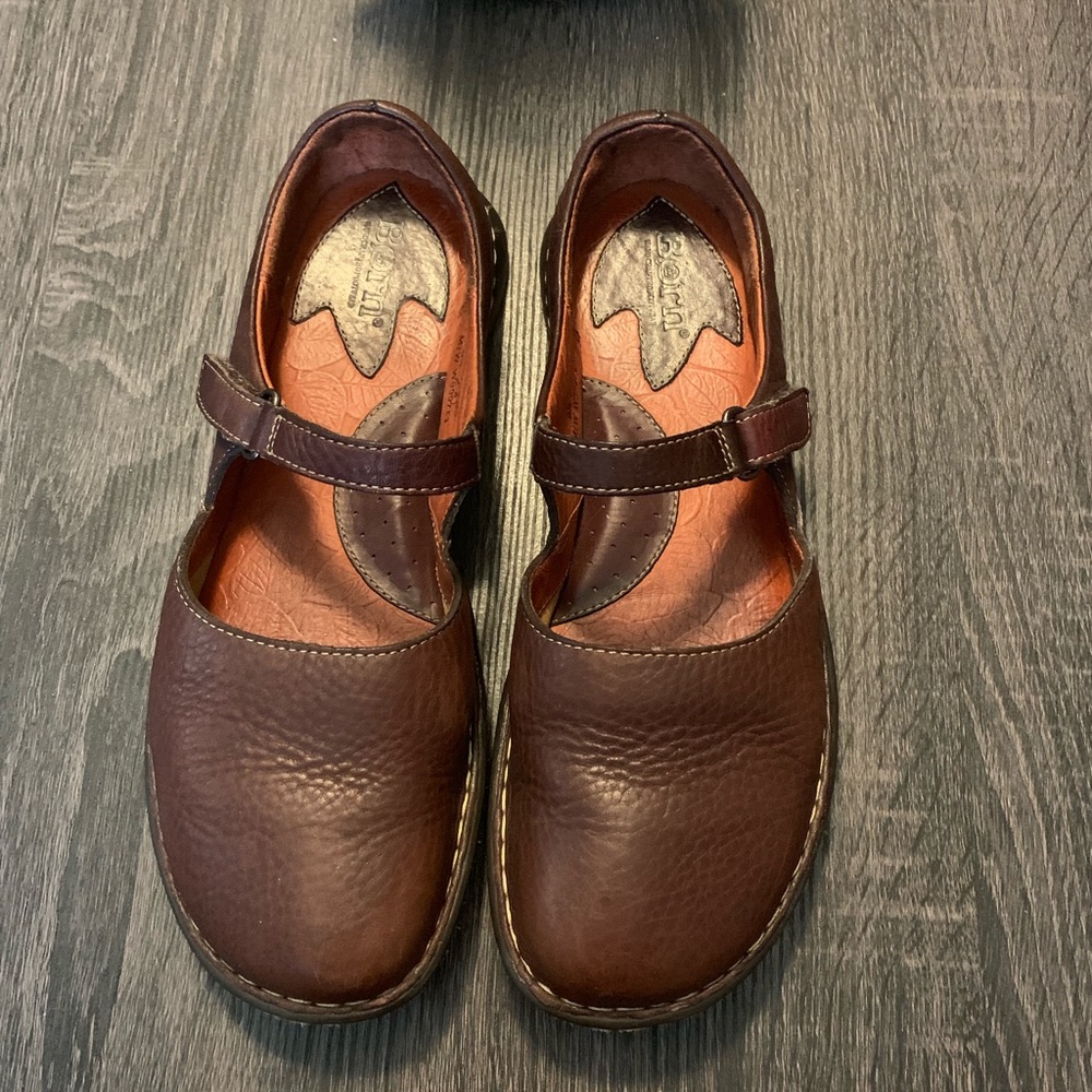 BORN Reddish Leather Closed Toe MaryJane 9.5 M